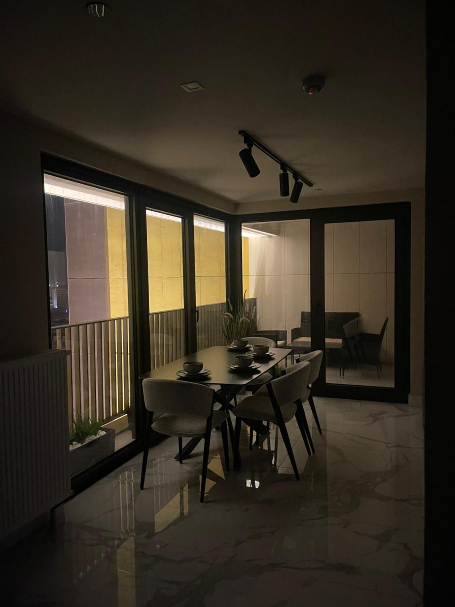 180° View Apartment In Diamond Building Skopie Exterior foto